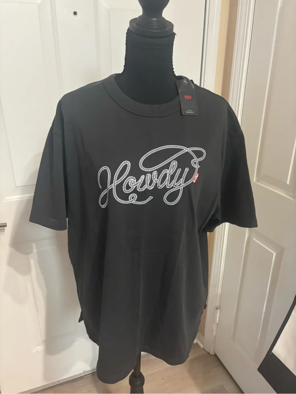Levi's Black 'Howdy' Rope Script Graphic Tee - Picture 1 of 1